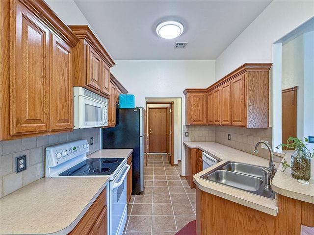 398 NE 9th Place, Newcastle, OK 73065