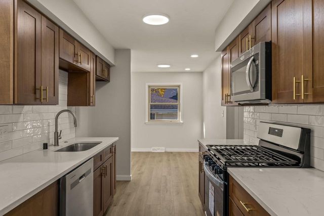 9610 W Rio STREET, Milwaukee, WI 53225