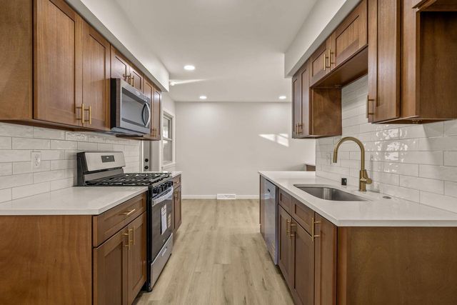 9610 W Rio STREET, Milwaukee, WI 53225