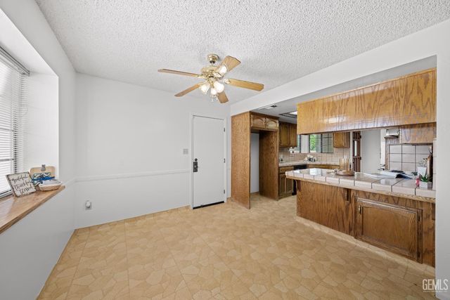 11216 Aimee Way, Bakersfield, CA 93312