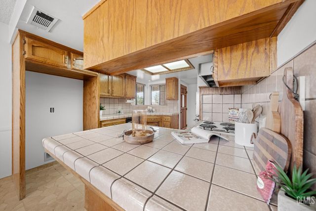 11216 Aimee Way, Bakersfield, CA 93312