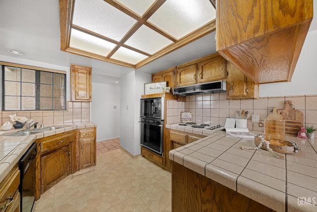 11216 Aimee Way, Bakersfield, CA 93312