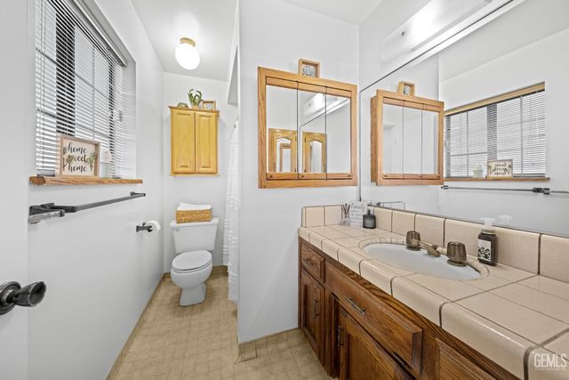 11216 Aimee Way, Bakersfield, CA 93312