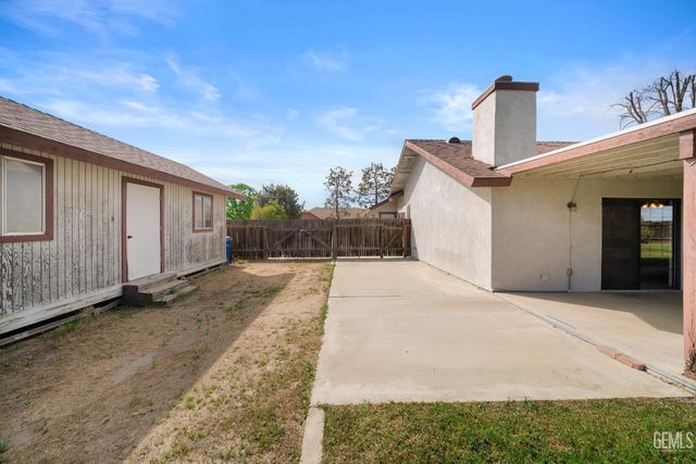 11216 Aimee Way, Bakersfield, CA 93312