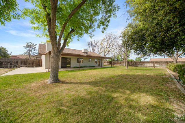 11216 Aimee Way, Bakersfield, CA 93312