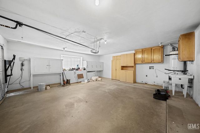 11216 Aimee Way, Bakersfield, CA 93312