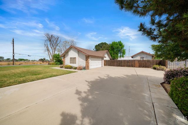 11216 Aimee Way, Bakersfield, CA 93312