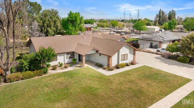 11216 Aimee Way, Bakersfield, CA 93312