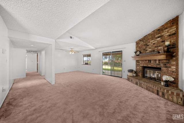 11216 Aimee Way, Bakersfield, CA 93312