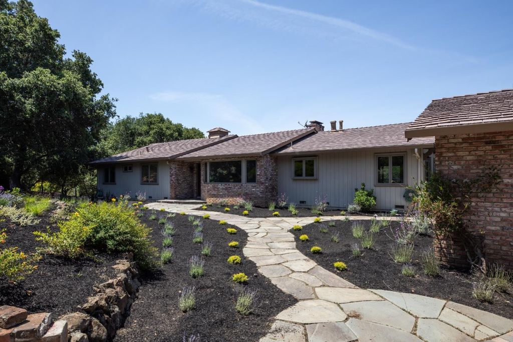 26854 Robleda Court, Los Altos Hills, CA 94022