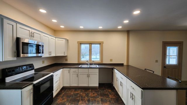 95 Autumn Street, Newport City, VT 05855