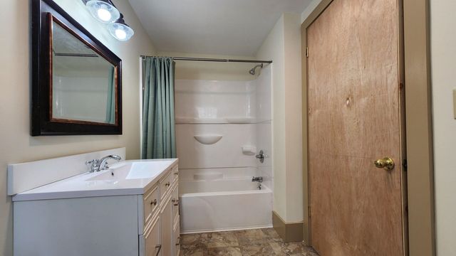 95 Autumn Street, Newport City, VT 05855