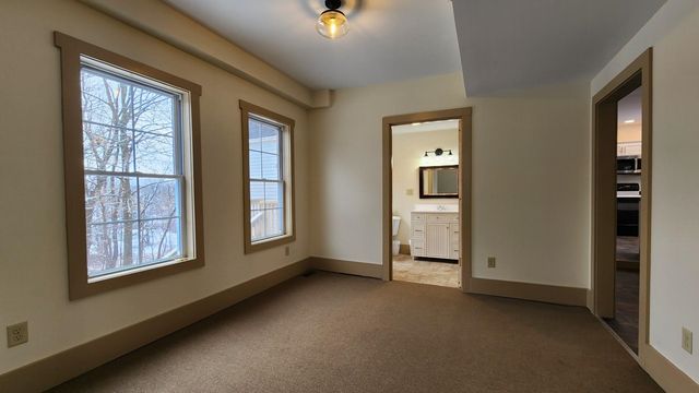 95 Autumn Street, Newport City, VT 05855