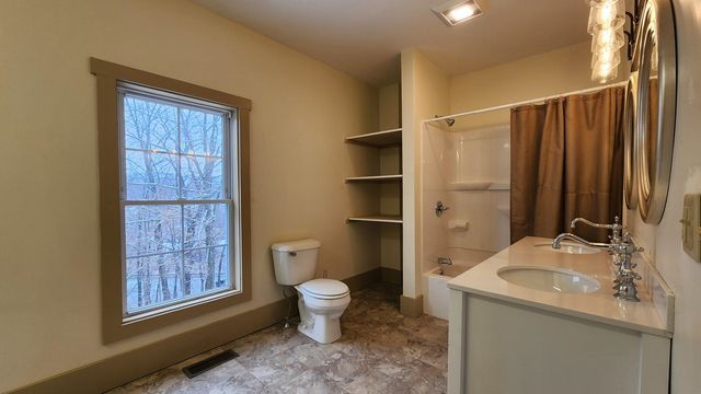 95 Autumn Street, Newport City, VT 05855