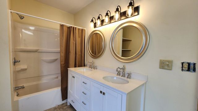 95 Autumn Street, Newport City, VT 05855