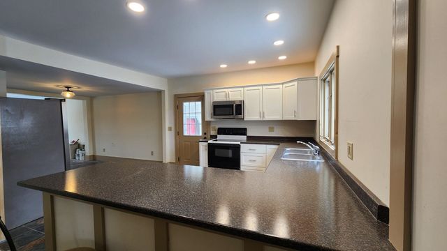 95 Autumn Street, Newport City, VT 05855