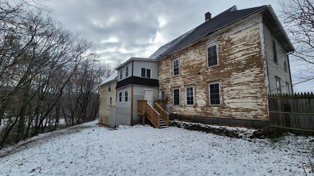 95 Autumn Street, Newport City, VT 05855