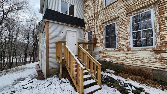 95 Autumn Street, Newport City, VT 05855