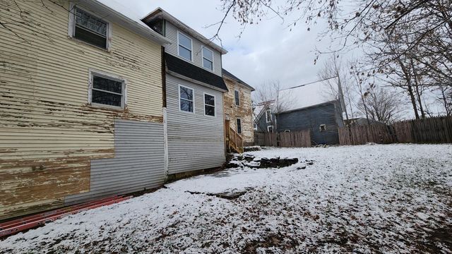 95 Autumn Street, Newport City, VT 05855