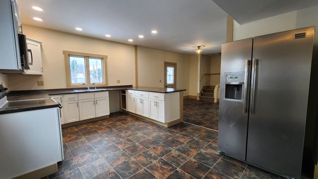 95 Autumn Street, Newport City, VT 05855