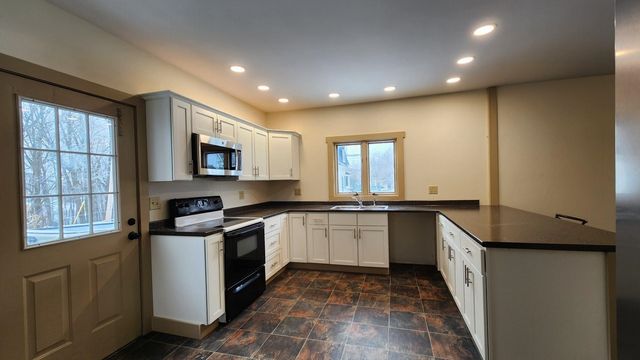 95 Autumn Street, Newport City, VT 05855