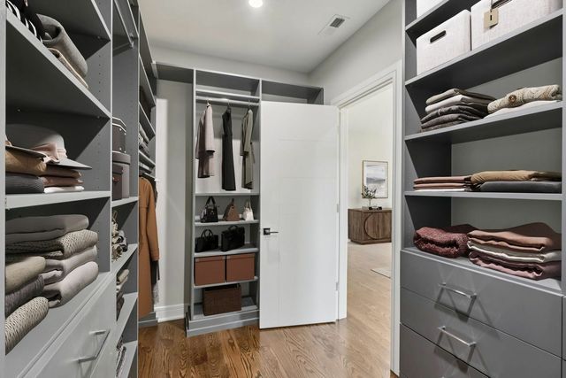 1744 Walnut Circle, Northbrook, IL 60062