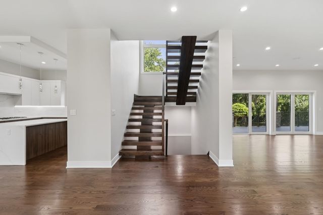 1744 Walnut Circle, Northbrook, IL 60062