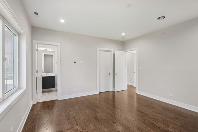 1744 Walnut Circle, Northbrook, IL 60062