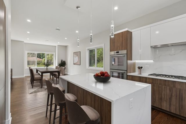 1744 Walnut Circle, Northbrook, IL 60062