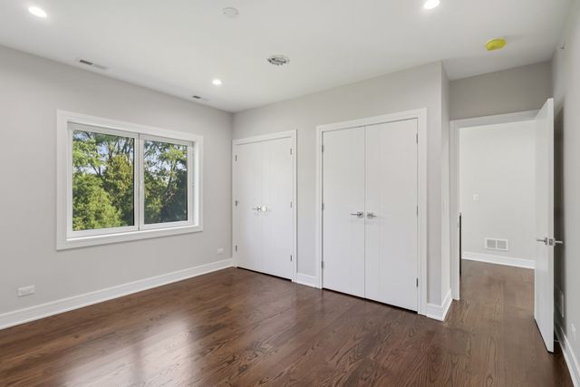 1744 Walnut Circle, Northbrook, IL 60062