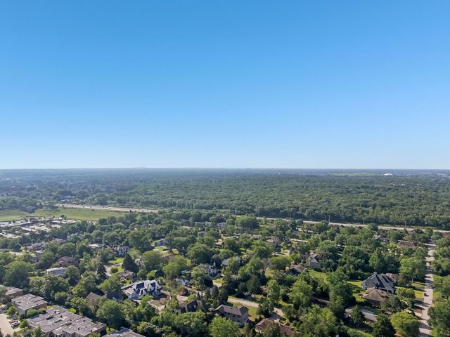 1744 Walnut Circle, Northbrook, IL 60062