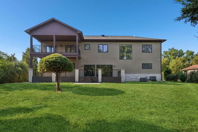 1744 Walnut Circle, Northbrook, IL 60062