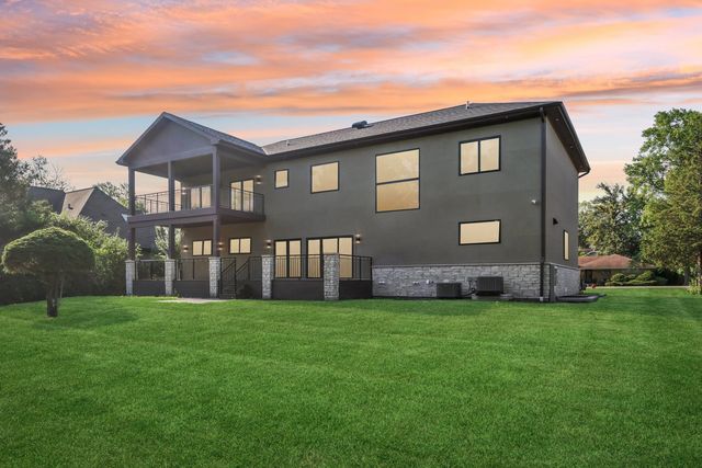 1744 Walnut Circle, Northbrook, IL 60062