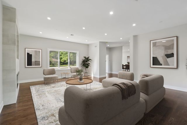 1744 Walnut Circle, Northbrook, IL 60062