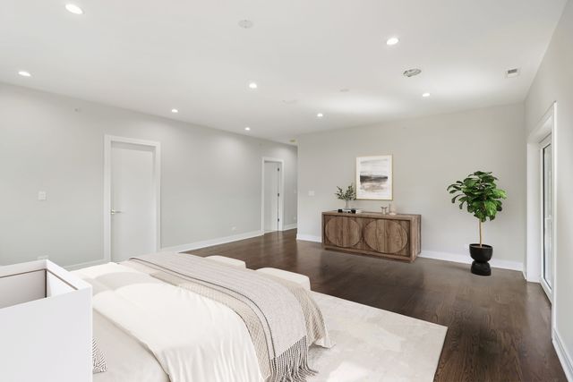 1744 Walnut Circle, Northbrook, IL 60062