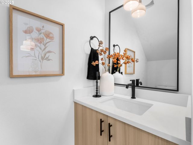 1873 Se Tacoma St, Portland, OR 97202