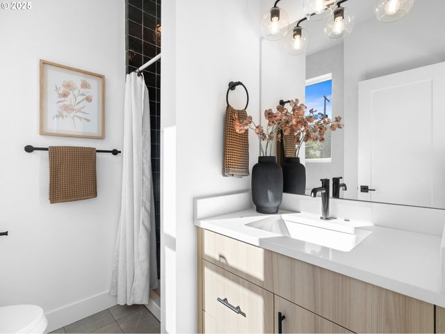 1873 Se Tacoma St, Portland, OR 97202