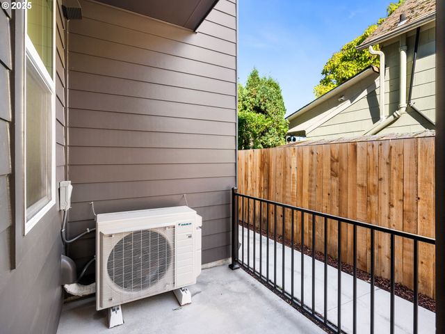 1873 Se Tacoma St, Portland, OR 97202