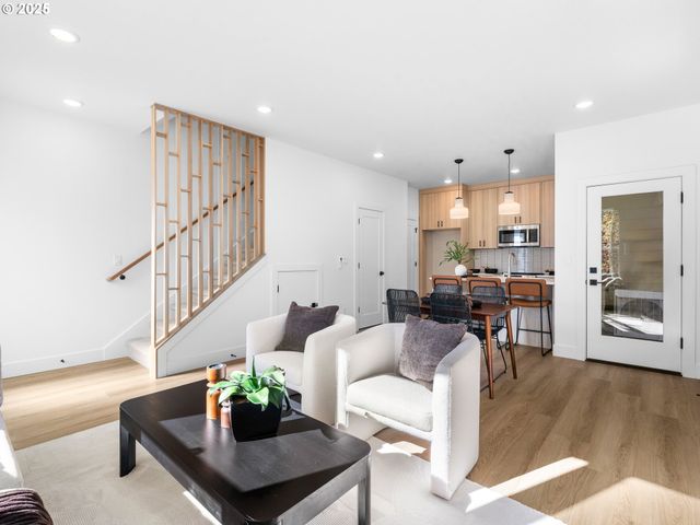 1873 Se Tacoma St, Portland, OR 97202