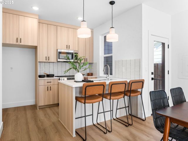 1873 Se Tacoma St, Portland, OR 97202