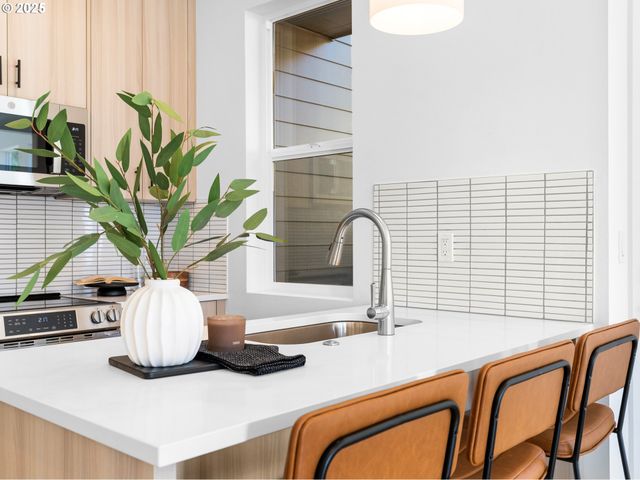 1873 Se Tacoma St, Portland, OR 97202