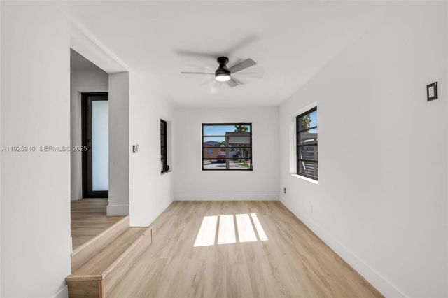 739 W 30th St, Hialeah, FL 33012