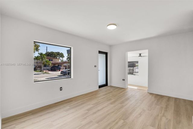 739 W 30th St, Hialeah, FL 33012