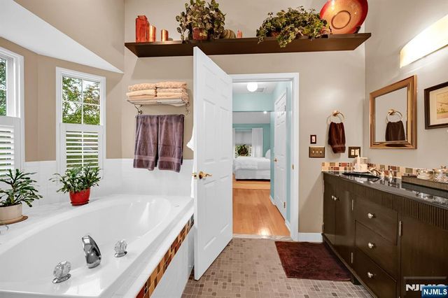 474 Green Mountain Road, Mahwah, NJ 07430