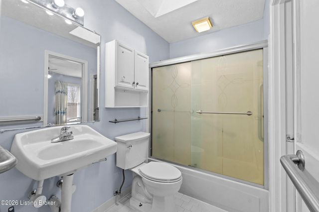 7409 Independence Cove, Louisville, KY 40214