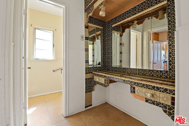 4917 Orinda Avenue, Los Angeles, CA 90043