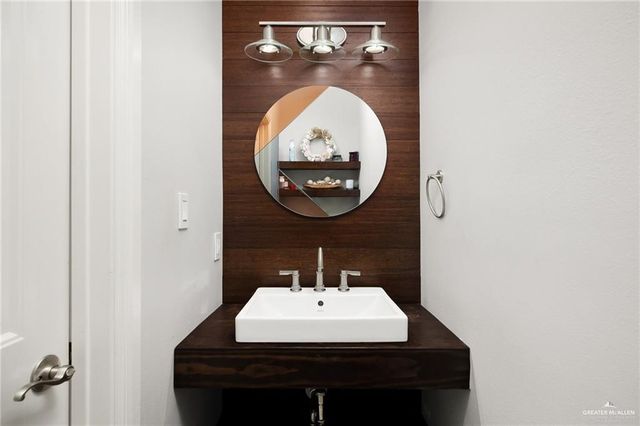 109 Palm Valley Circle, Harlingen, TX 78552