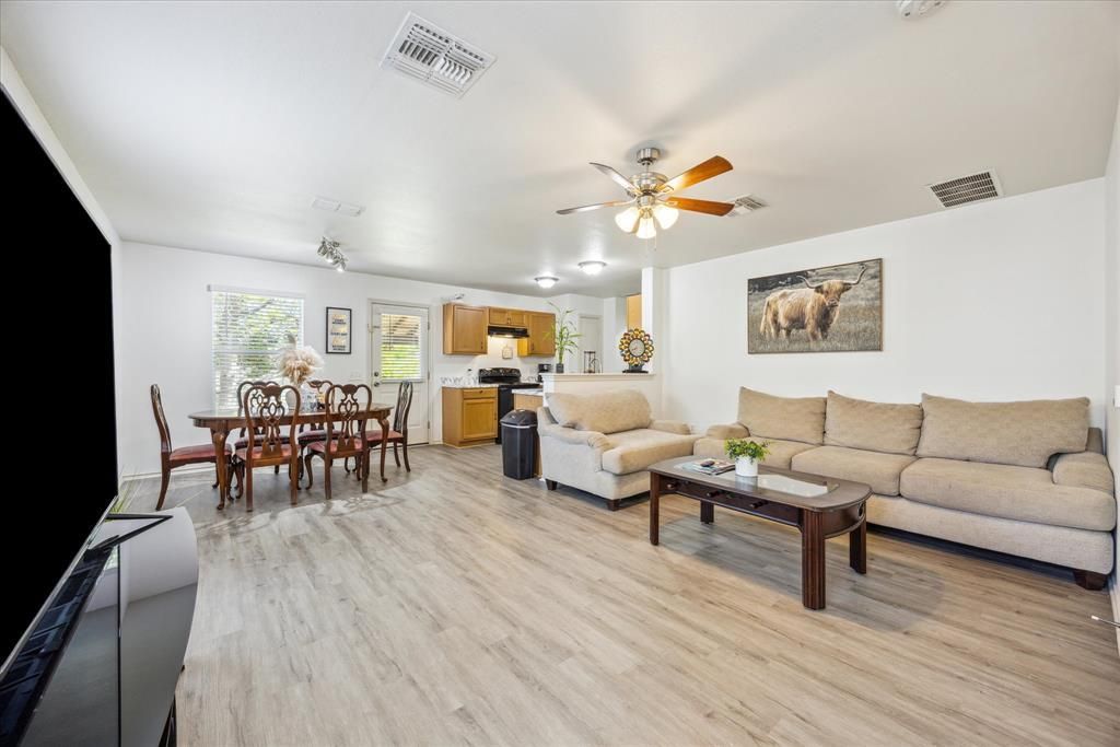 8710 Davis Oaks TRL, Austin, TX 78748