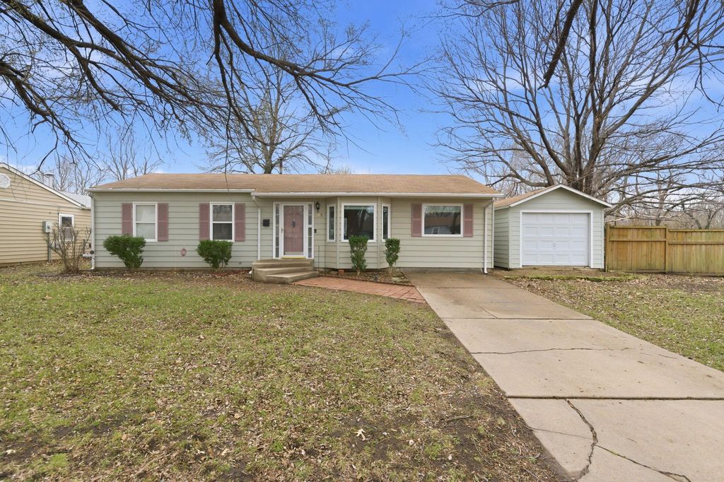 205 Random Rd, El Dorado, KS 67042