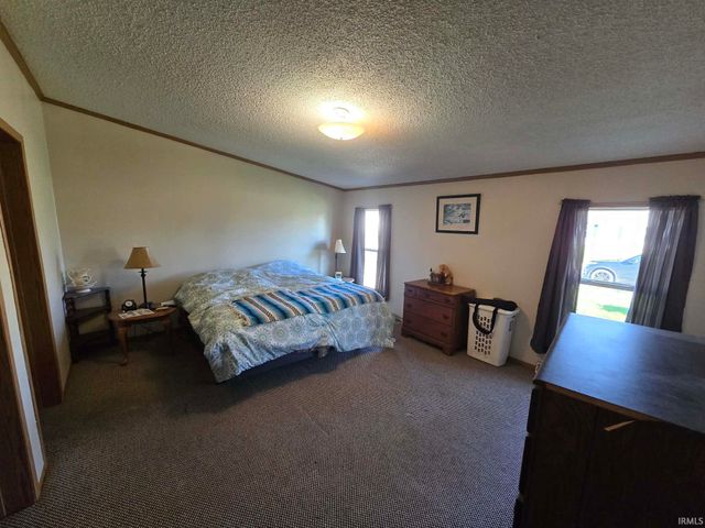 910 E SOUTH D Street, Gas City, IN 46933